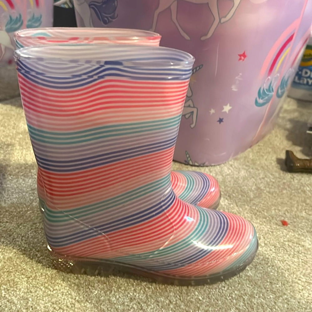 Barely used girls rain boots. 
Worn maybe 1 or 2 times